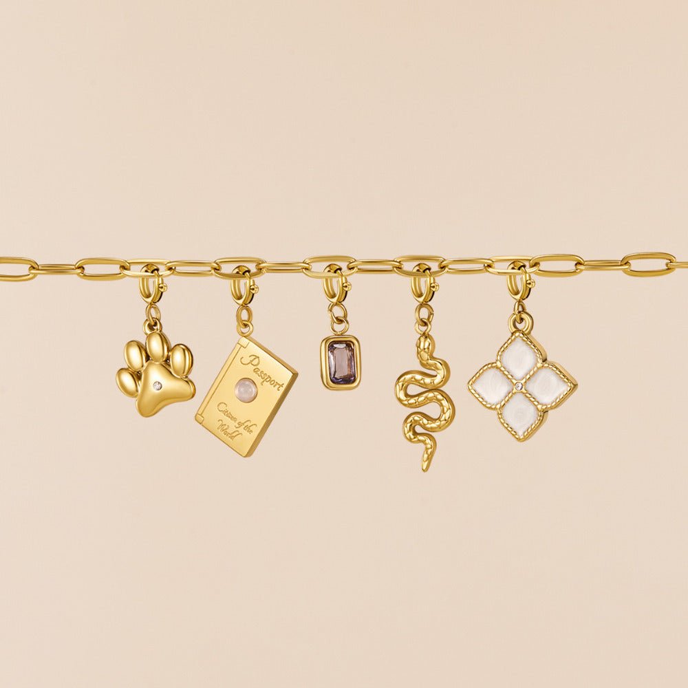 Collier avec pendentif v tvare kancelárskej sponky pozláteným 18K zlatom