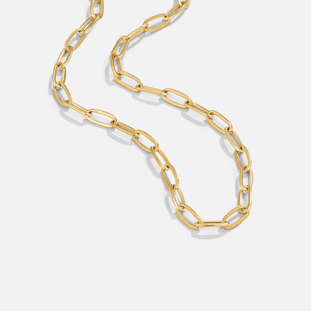 Collier avec pendentif v tvare kancelárskej sponky pozláteným 18K zlatom