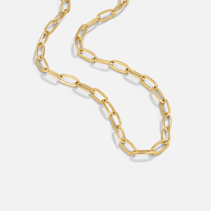 Collier avec pendentif v tvare kancelárskej sponky pozláteným 18K zlatom