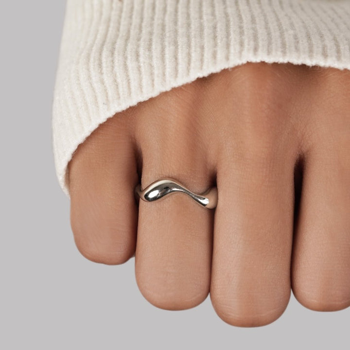 Bague argentée ondulée