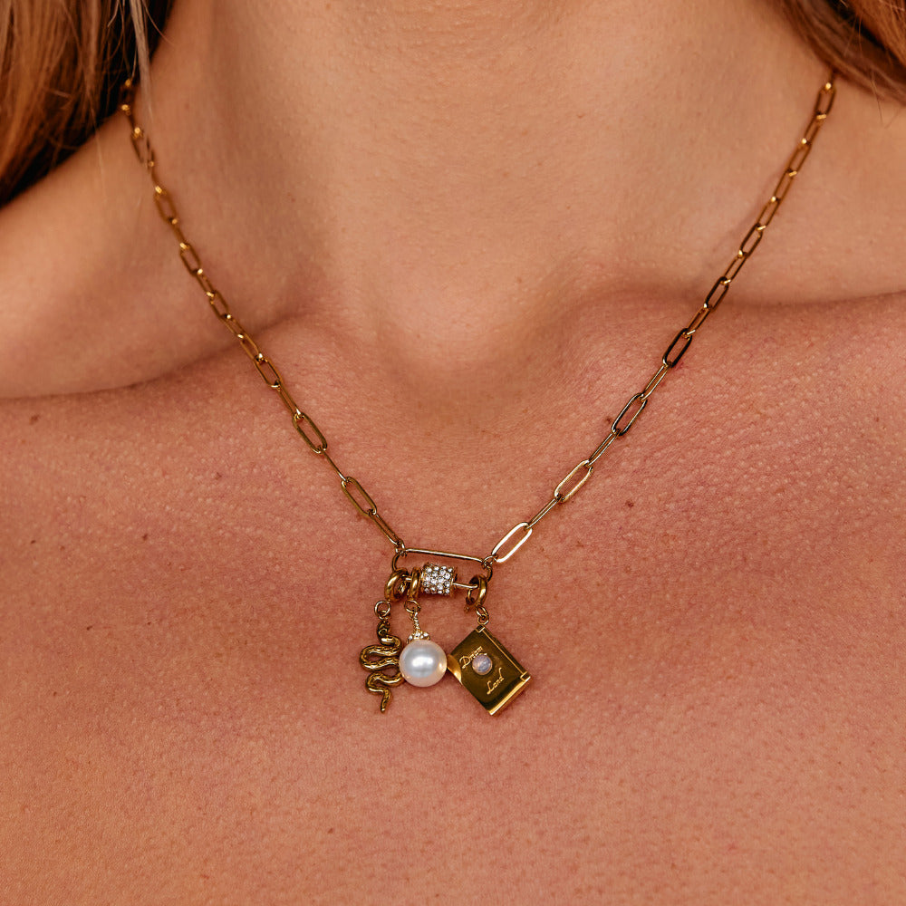 Collier avec pendentif v tvare kancelárskej sponky