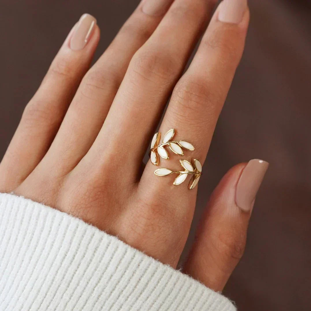 Bague pure blanche opale feuille