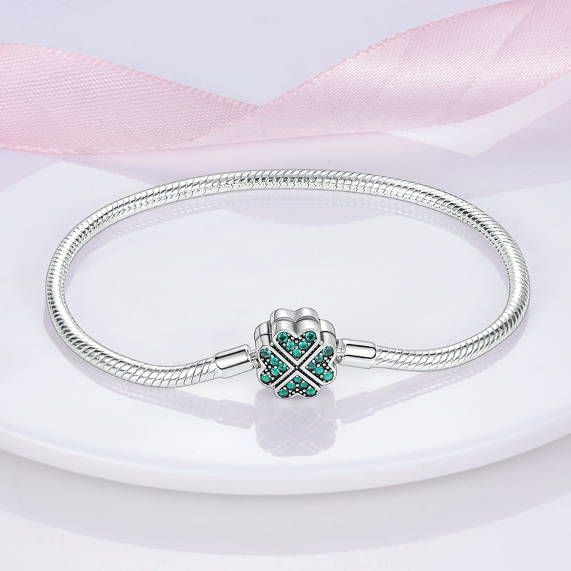 Bracelet avec Charm Trèfle à Quatre Feuilles