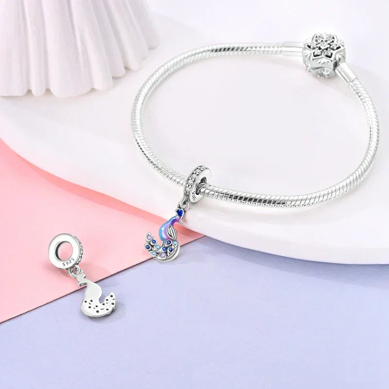 Charm Paon - Maison Perle