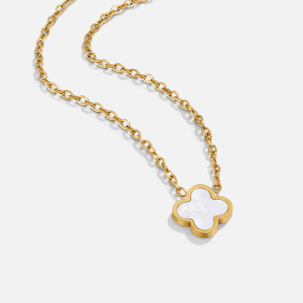 Collier trèfle blanc