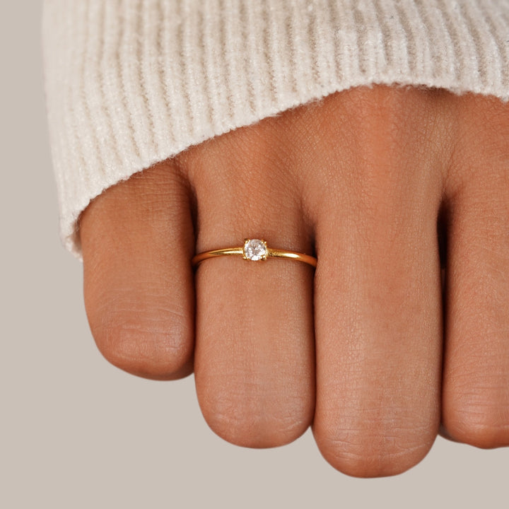 Bague dorée 18K avril pierre de naissance