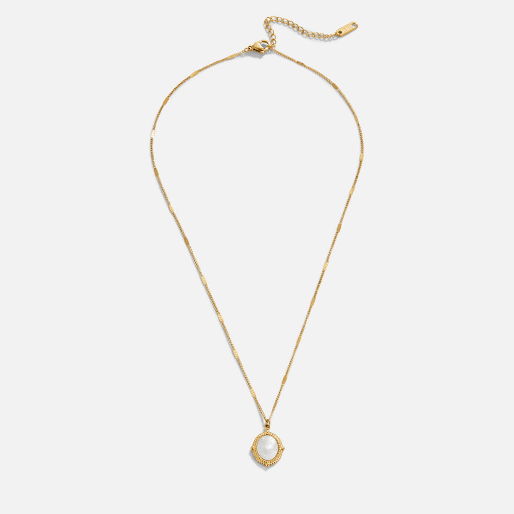 Blanc collier de perles s mušľovým príveskom
