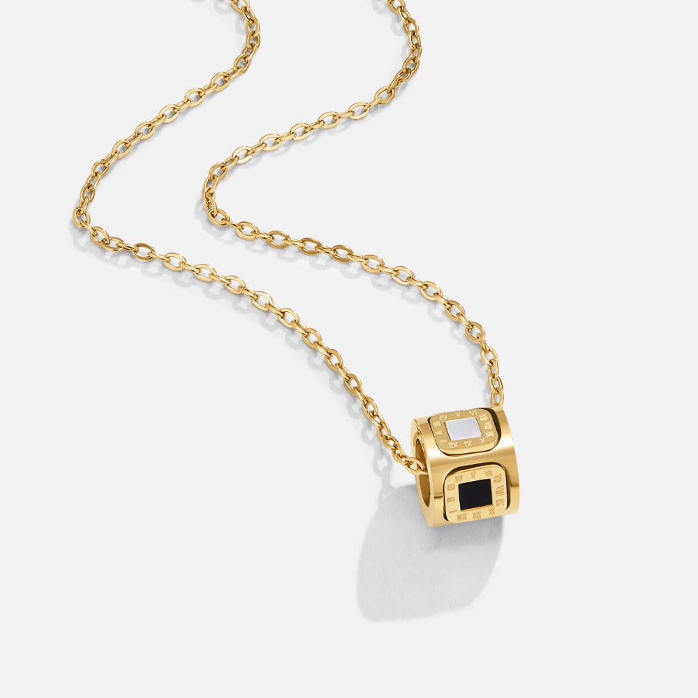 Collier s kockovým príveskom z čierneho achátu