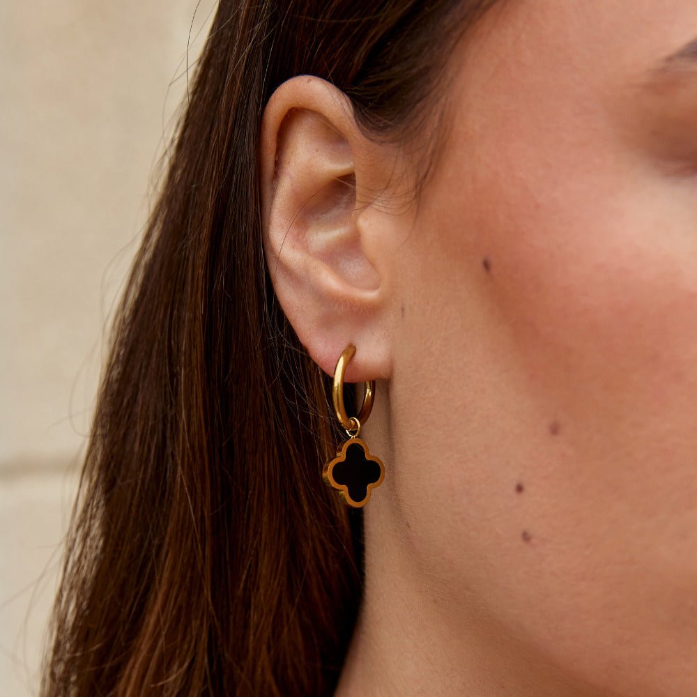 Boucles d’oreilles noires trèfle