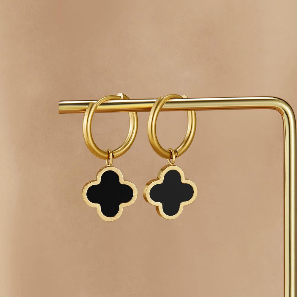 Boucles d’oreilles noires trèfle