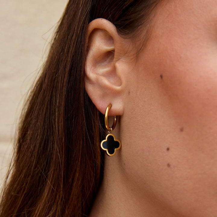 Boucles d’oreilles noires trèfle