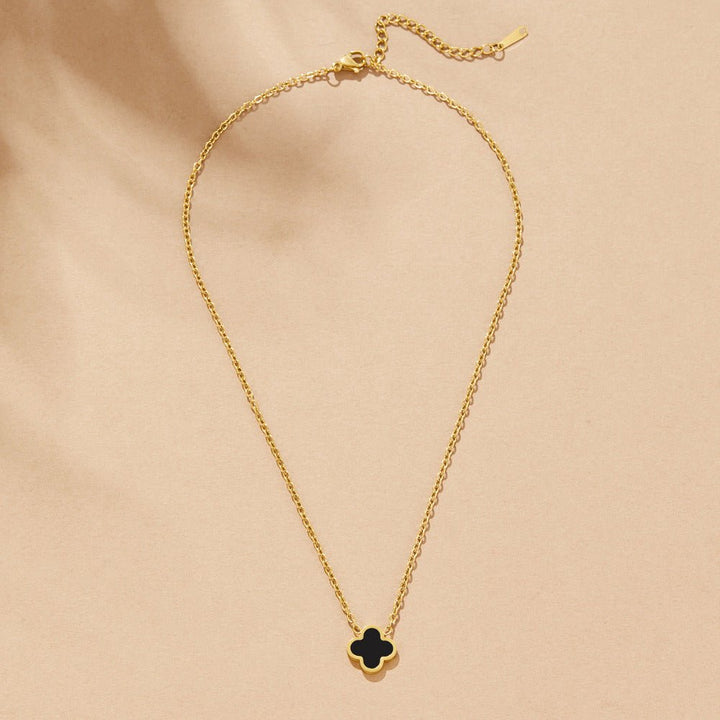 Collier trèfle noir