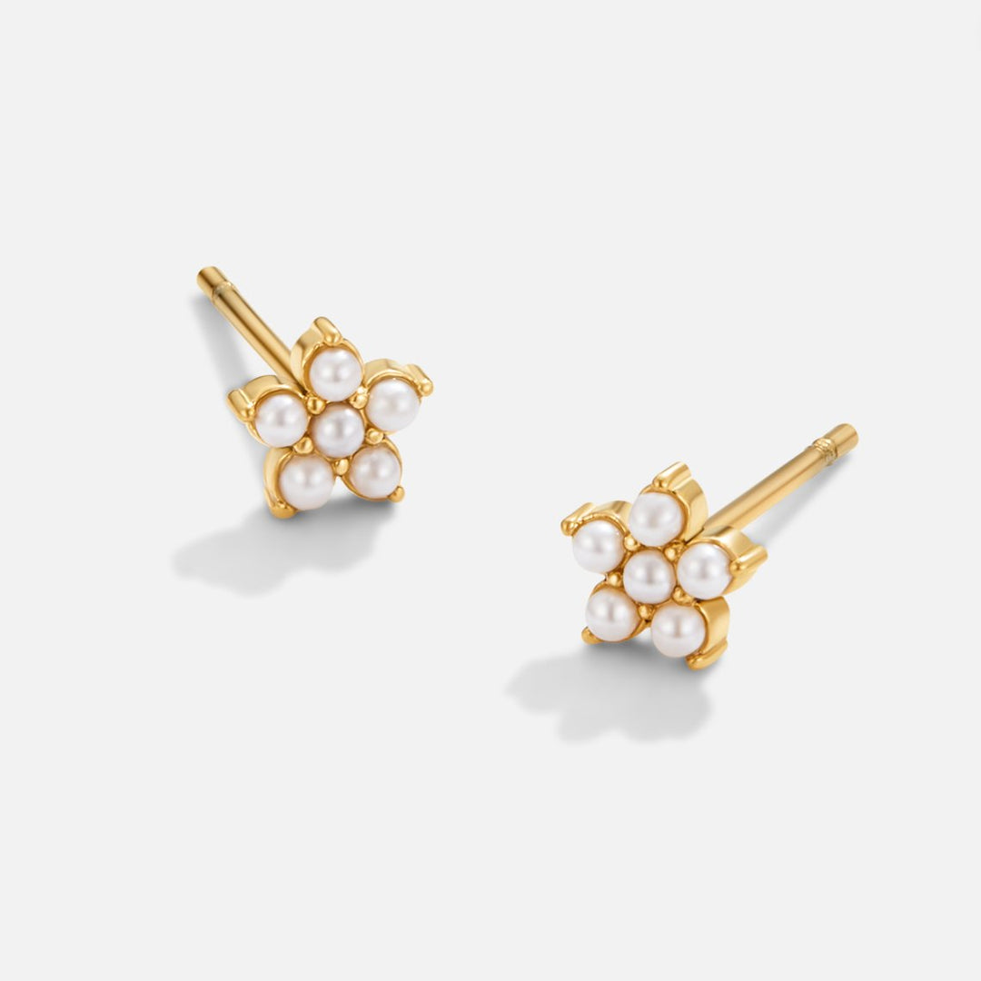 Boucles d’oreilles fleurs avec petite perle