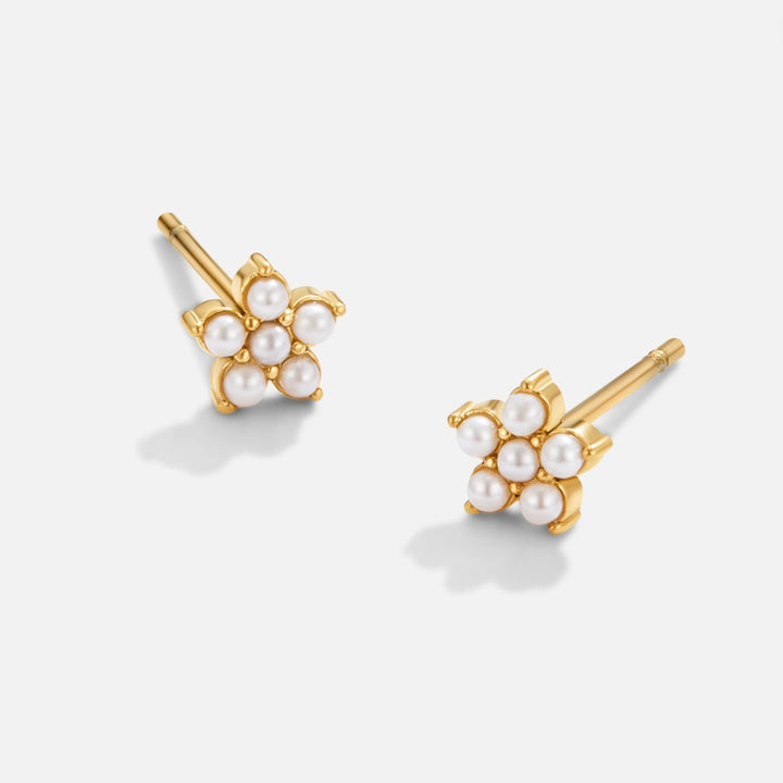 Boucles d’oreilles fleurs avec petite perle