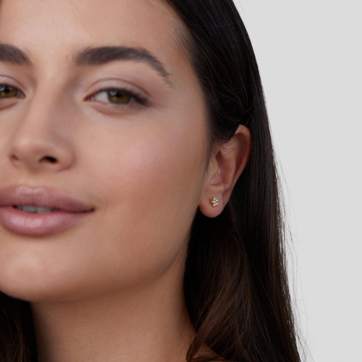 Boucles d’oreilles fleurs avec petite perle