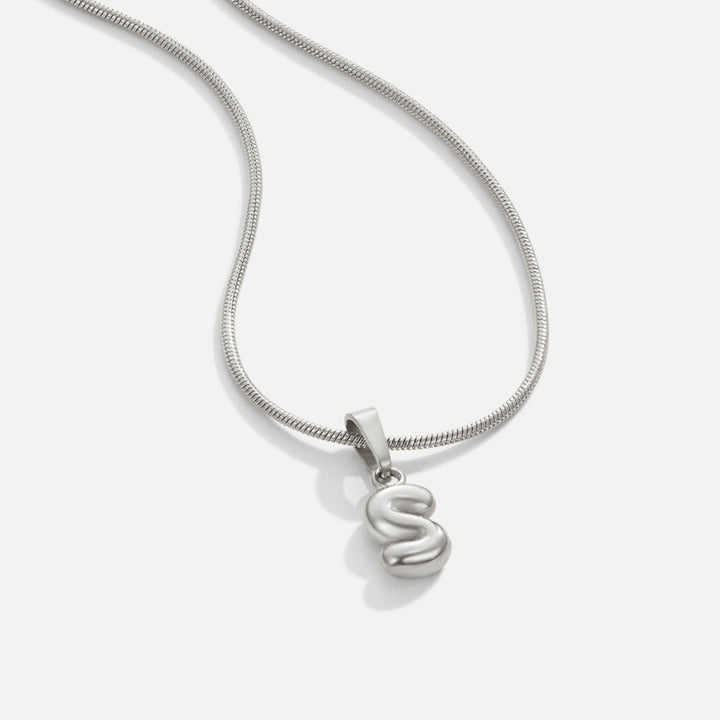 Collier lettre effet ballon