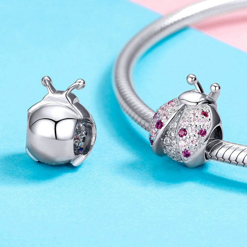 Charm Petit scarabée rose - Maison Perle