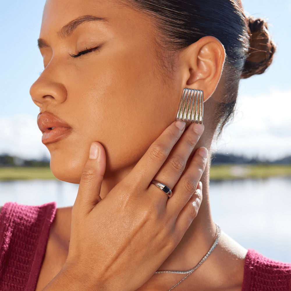 Bague Ember argentée et émeraude