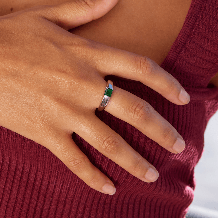 Bague Ember argentée et émeraude