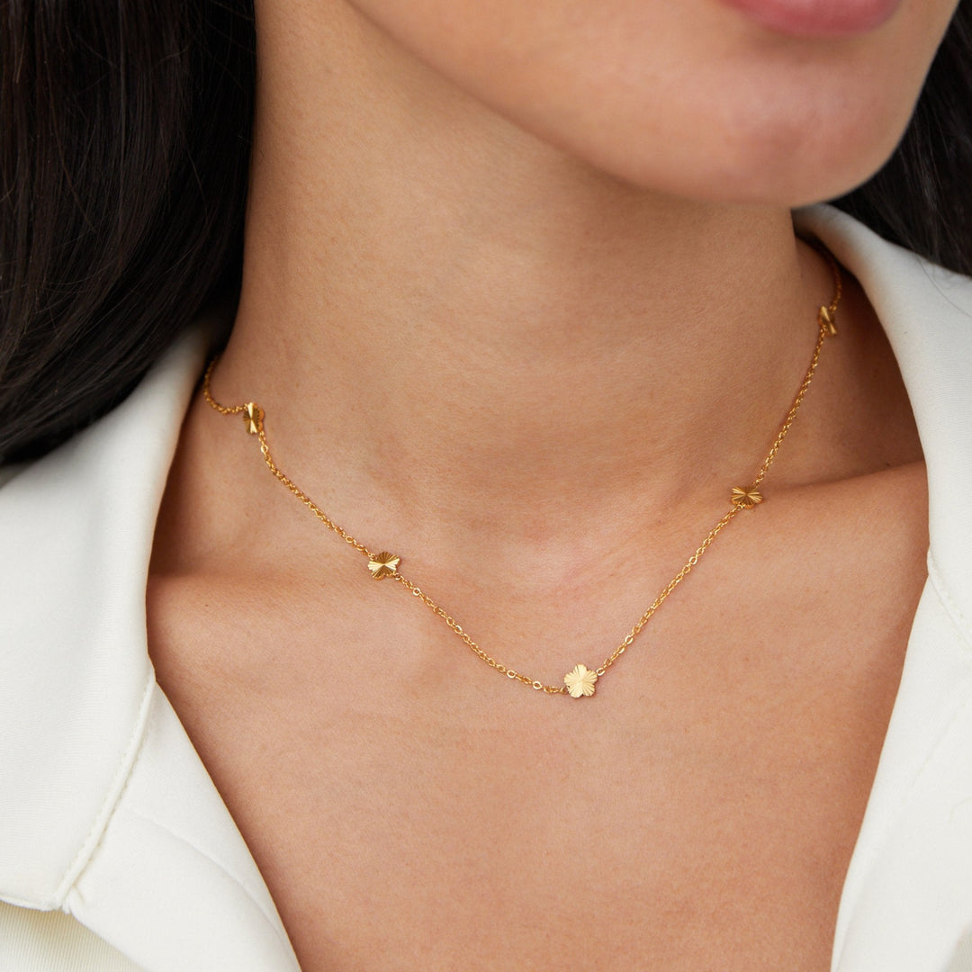 Collier Flower Power s retiazkou pozlátenou 18K zlatom