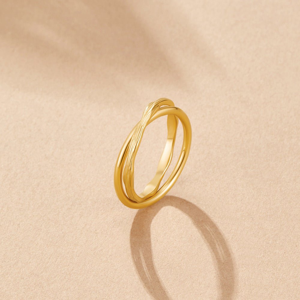 Bague dorée éternité entrelacée