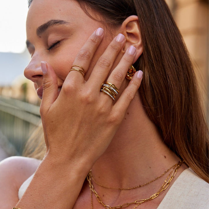 Bague éternité entrelacée cristal et dorée