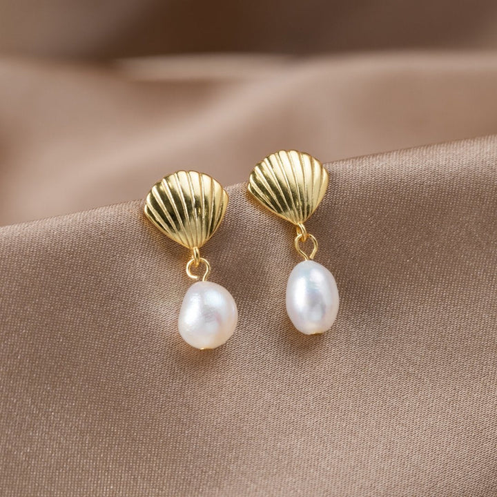 Boucles d’oreilles en perles d’eau douce et coquillages dorés