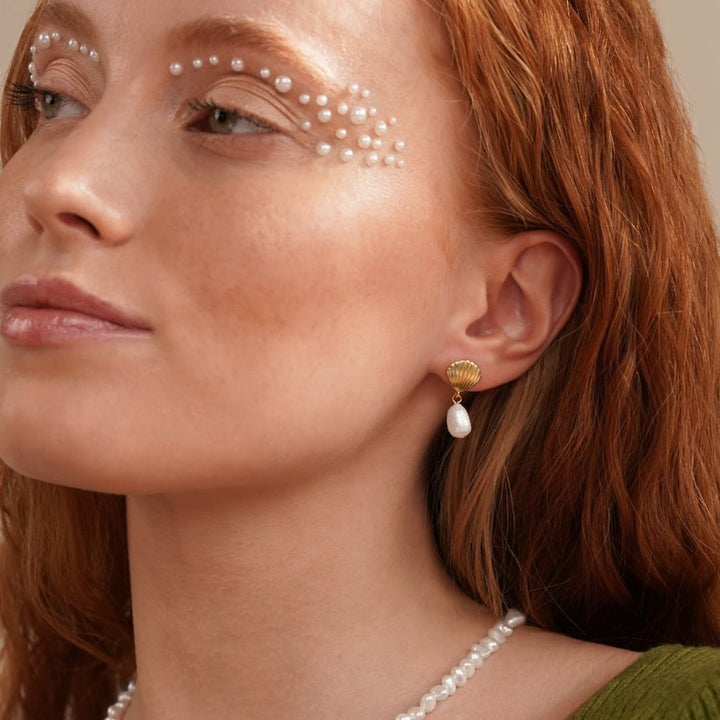 Boucles d’oreilles en perles d’eau douce et coquillages dorés