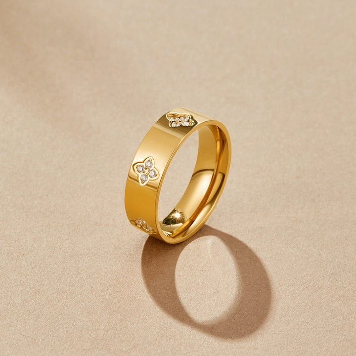 Bague dorée cristal ajourée