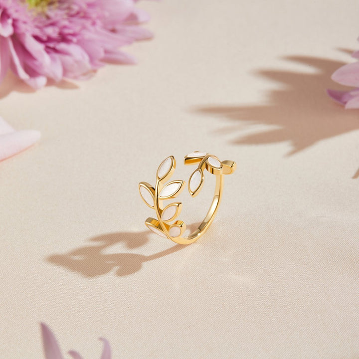 Bague dorée feuille