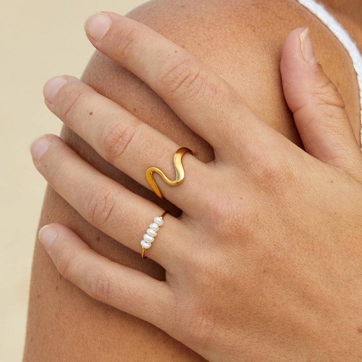 Bague dorée ondulée