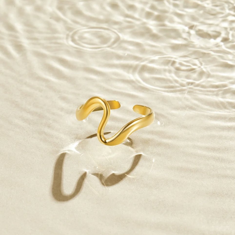Bague dorée ondulée