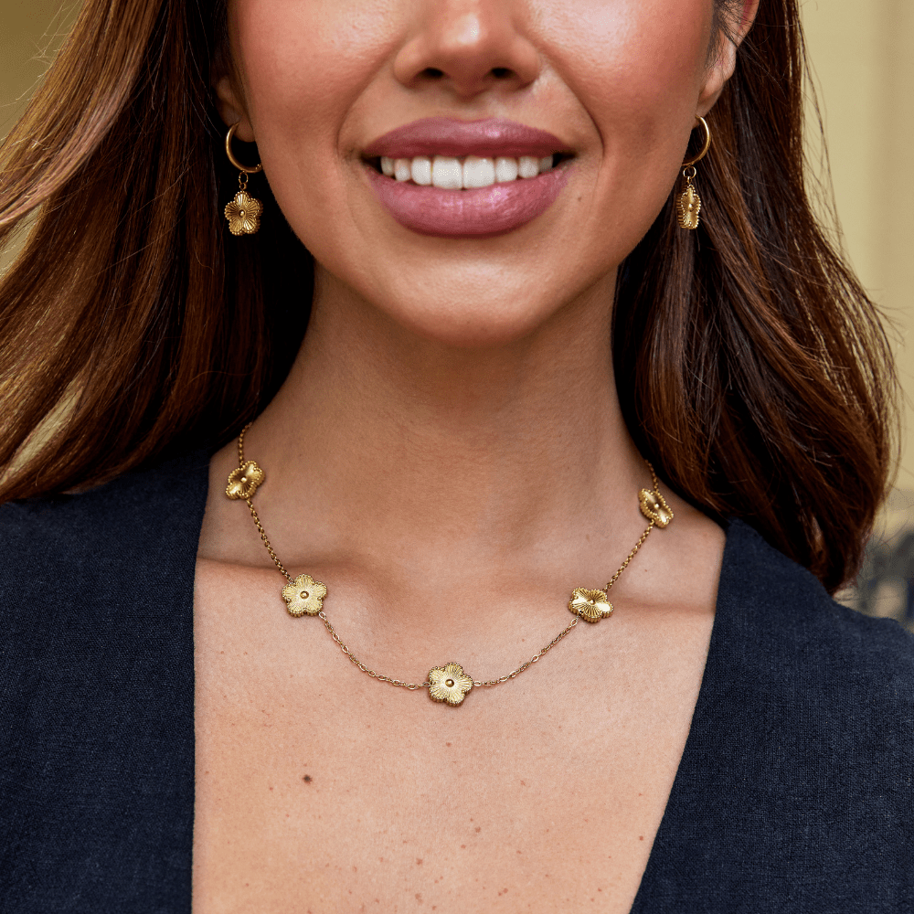 Collier doré Details