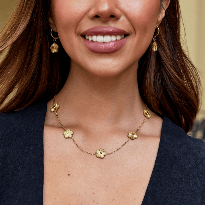 Collier doré Details