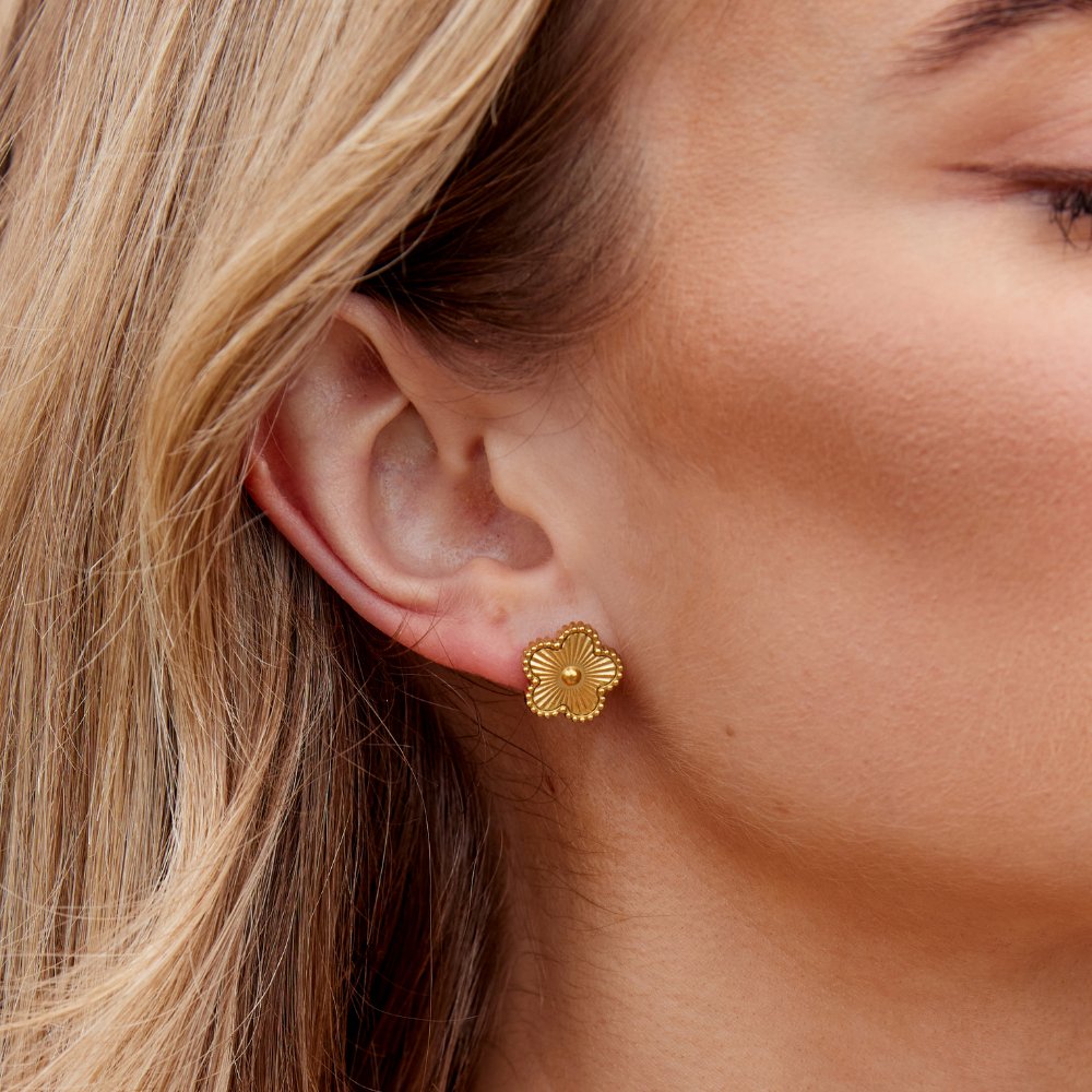 Boucles d’oreilles dorées trèfle à quatre feuilles