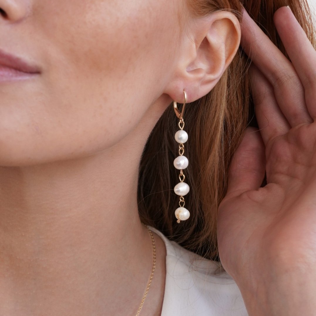 Boucles d’oreilles dorées en perles d’eau douce