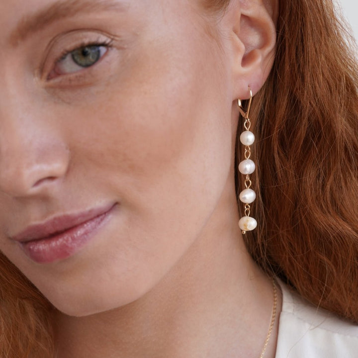 Boucles d’oreilles dorées en perles d’eau douce