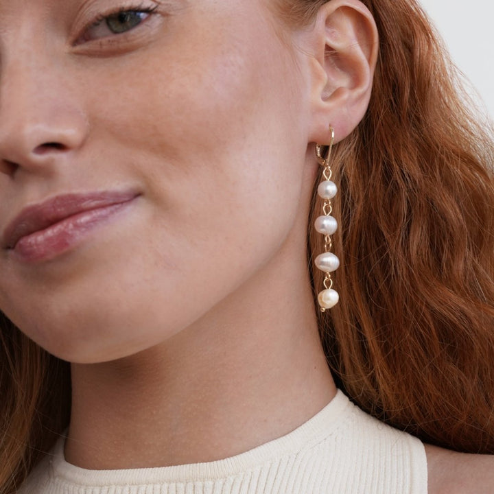 Boucles d’oreilles dorées en perles d’eau douce