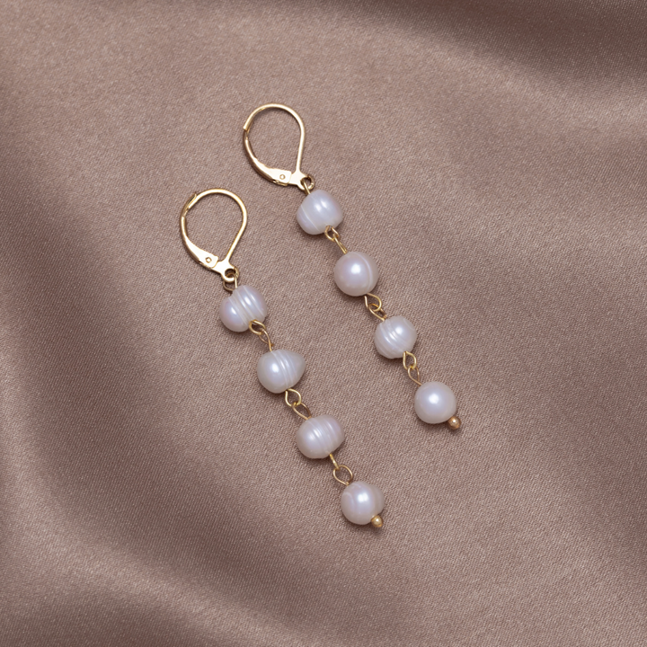 Boucles d’oreilles dorées en perles d’eau douce