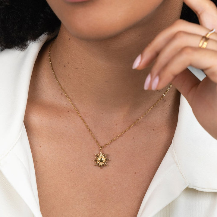 Pendentif soleil doré