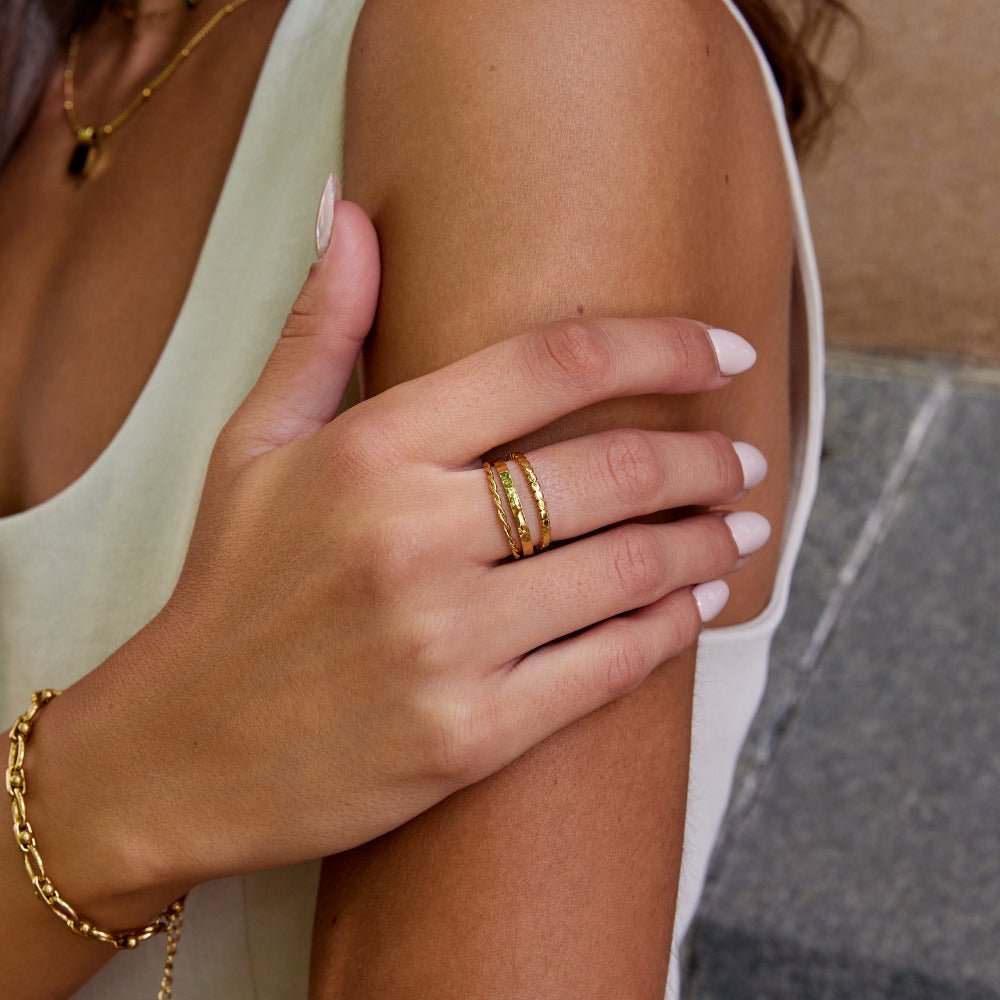 Bague Hella dorée empilée