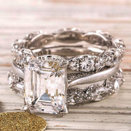 Bague vintage argentée lumineuse texturée