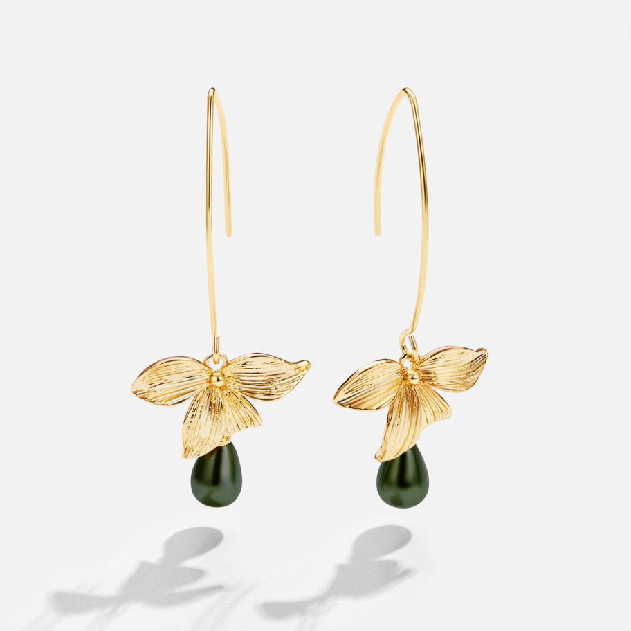 Boucles d’oreilles en perle de jade avec gouttes florales