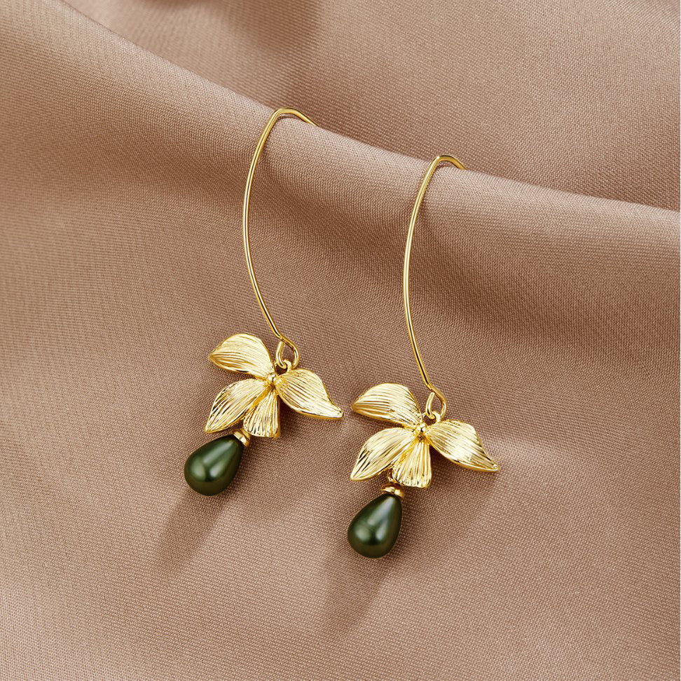 Boucles d’oreilles en perle de jade avec gouttes florales