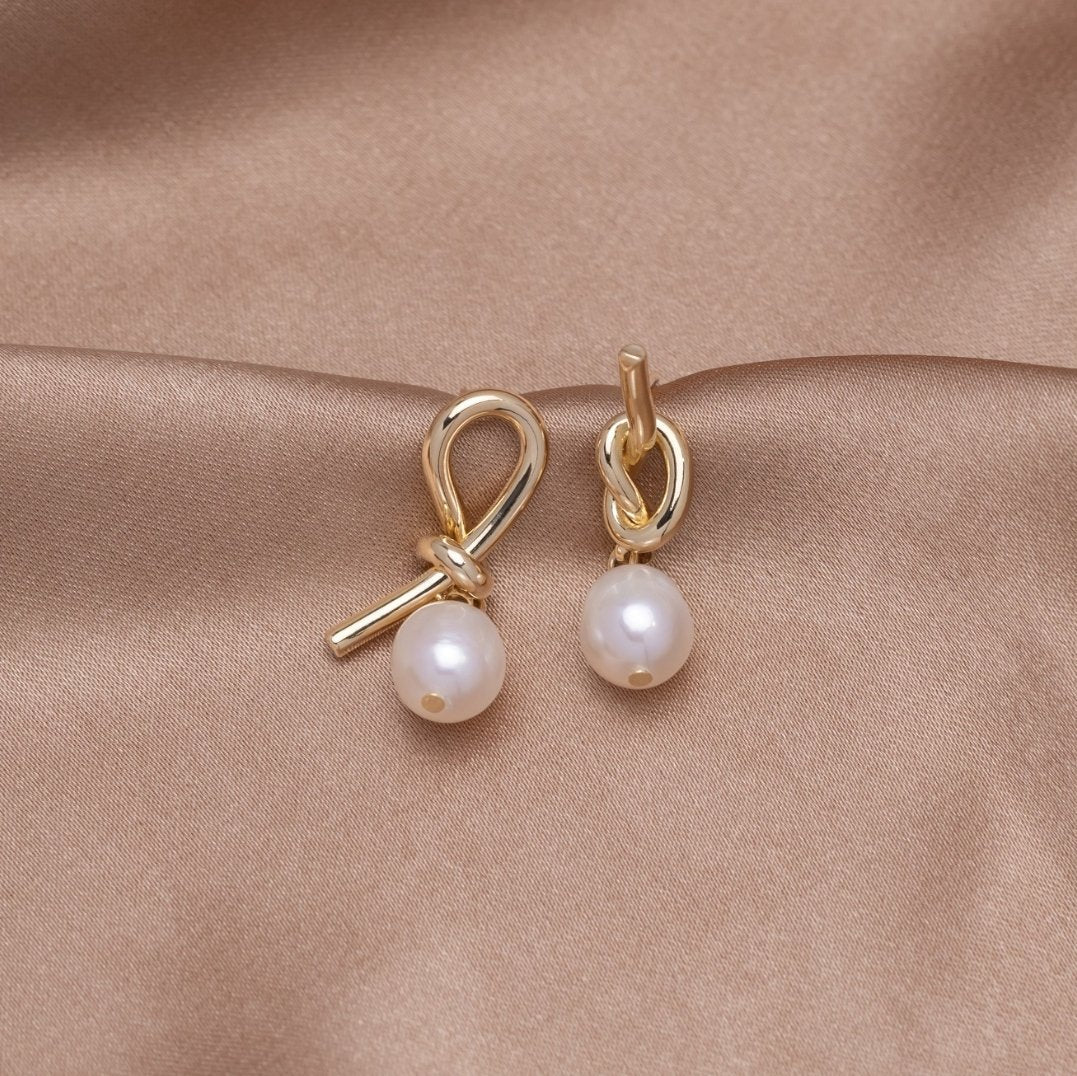 Boucles d’oreilles dorées avec perles d’eau douce