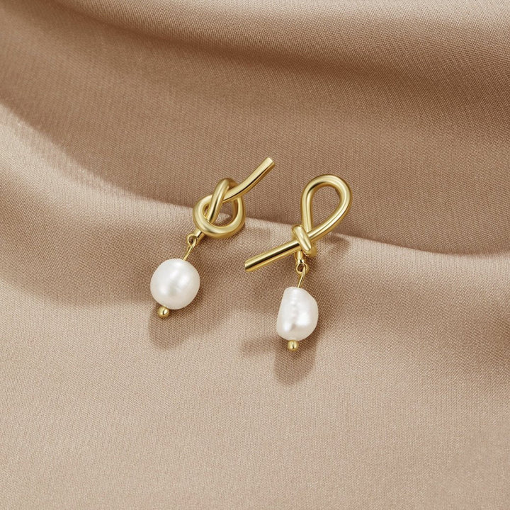 Boucles d’oreilles dorées avec perles d’eau douce