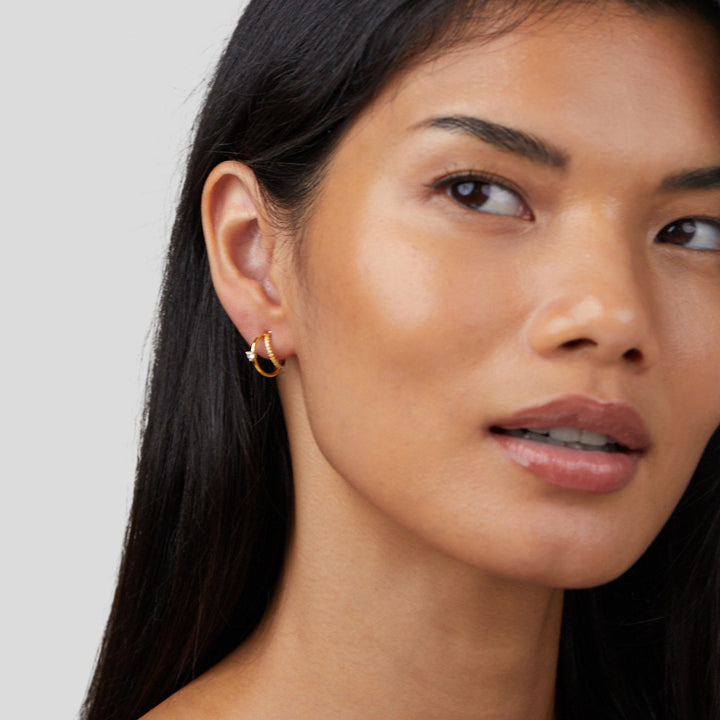 Boucles d’oreilles dorées multirangs en cristal