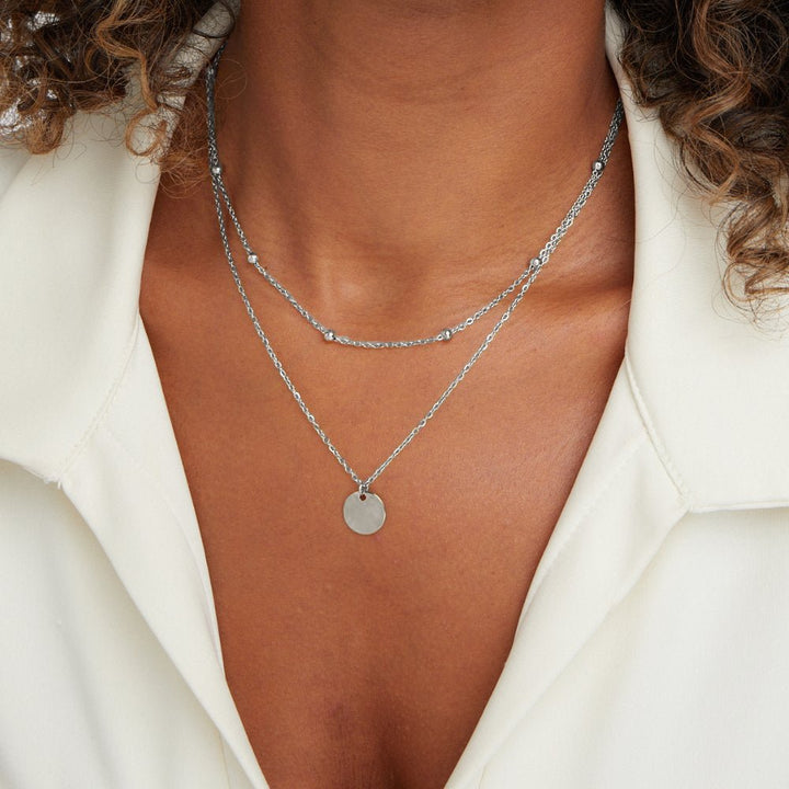 Collier argenté à médaillons