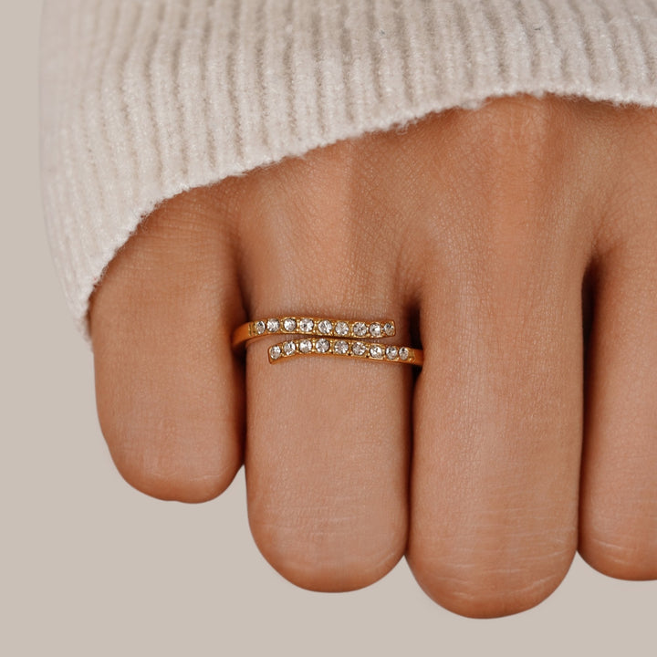 Bague dorée et cristal multirang enroulée