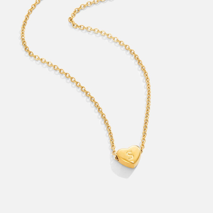 Collier so srdcom a iniciálou